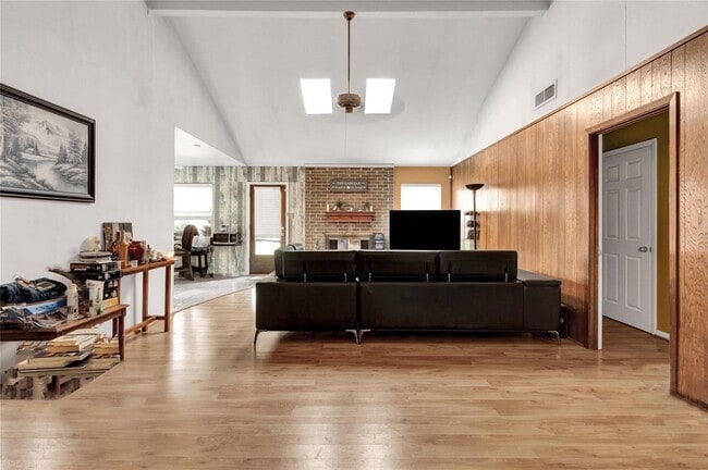 Photo - 8514 Rowan Ln