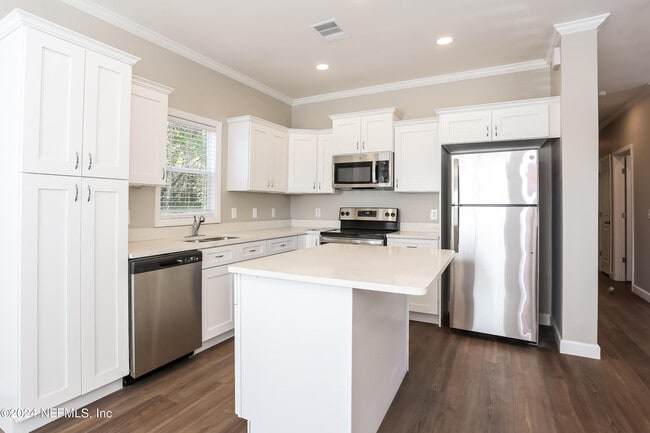 Photo - 2119 Lewis St