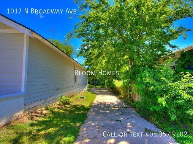 Photo - 1017 N Broadway Ave