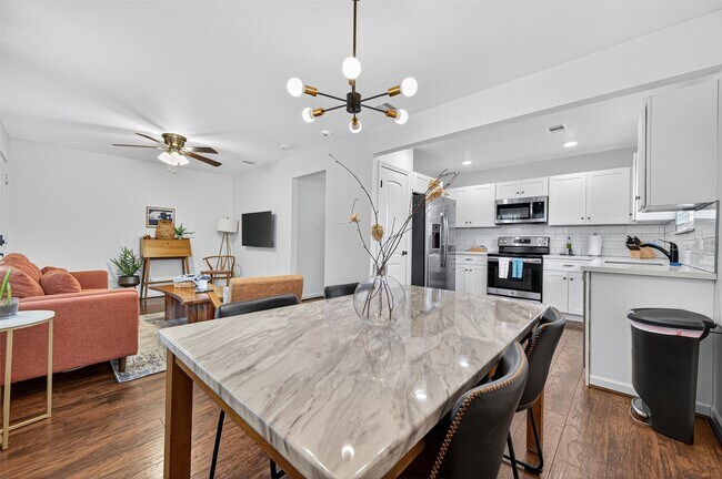 Photo - 2212 Rosewood St Unidad F