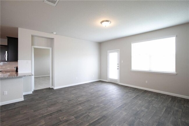 Photo - 505 Naset Dr