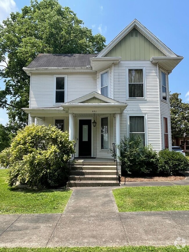 Building Photo - Beautiful historic home