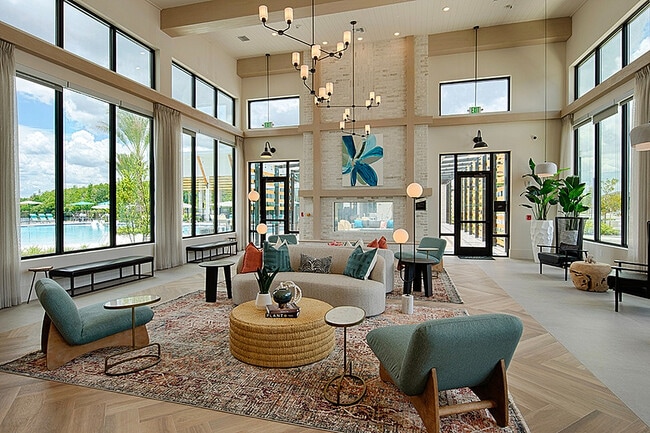 AtlasGrandPalm0151_HDR