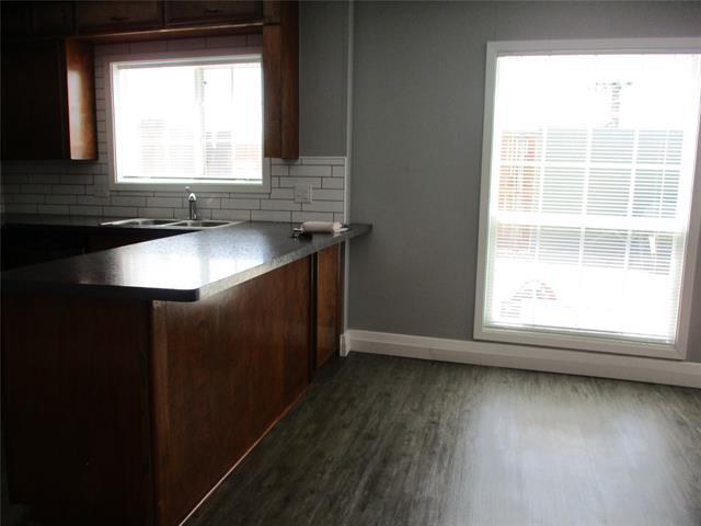 Photo - 406 N Carrier Pkwy Unit 200