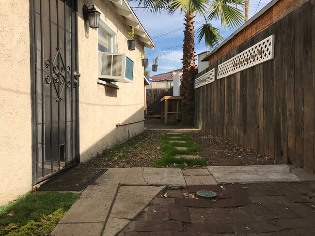 Unit Walkway - 2556 W Ramona Rd Unit 2556