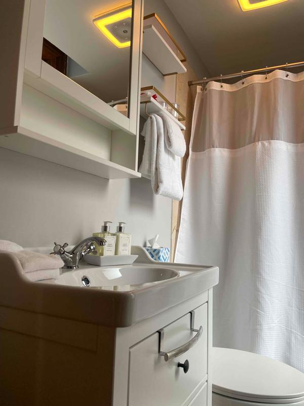 Photo - 550 W Surf St