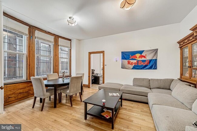 Photo - 4011 Pine St