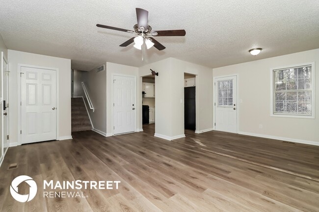 Photo - 211 Hampton Dr