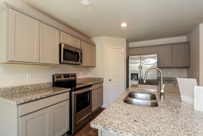 Photo - 304 Crooked Pne Ct