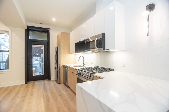 Photo - 2254 N Sawyer Ave