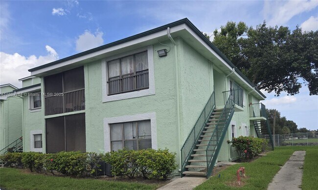 Building Photo - 4000 NW 87th Ave Unit 4000 Rental