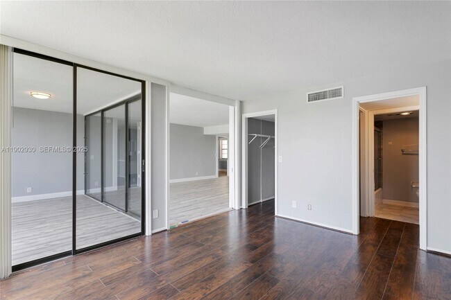 Photo - 501 SW 11th Pl Unidad 413