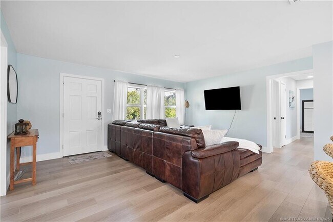 Photo - 901 E Madison Ave