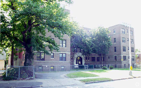 148 S Munn Ave - 148 S Munn Ave Apartments