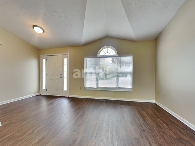 Photo - 1234 Nottingham Rd