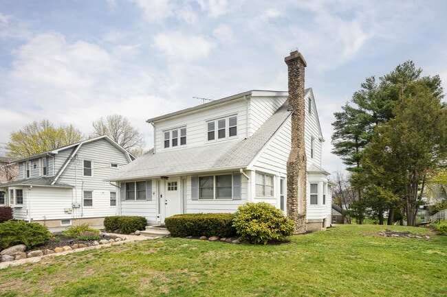 Building Photo - 37 2nd Ave Unit 2