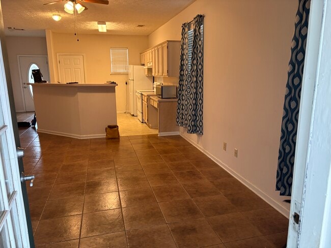 Photo - 1086 Cornell Pl