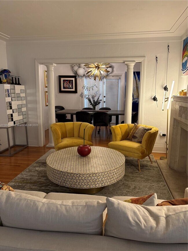 Photo - 1710 Segovia St