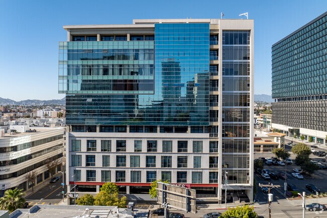 Alternar - The Summit on Sixth