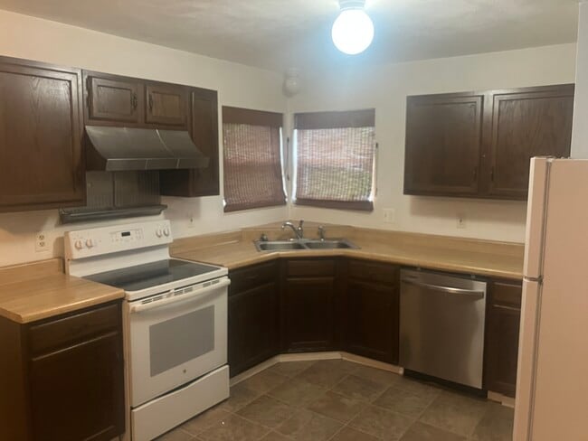 2150 Muren Blvd
