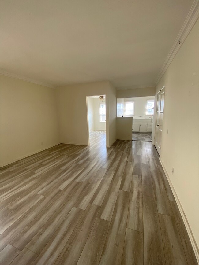 Building Photo - 5944 Melrose Ave Unit 3