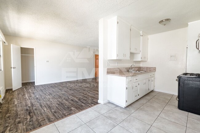 Building Photo - 304 N Market St Unit 2 Rental