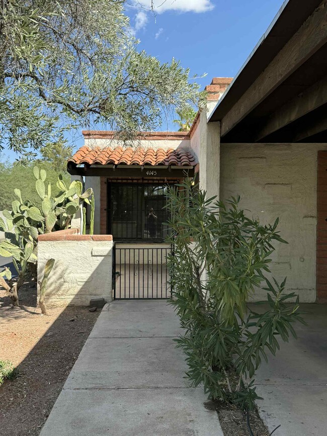 Building Photo - 4145 N Via Villas Rental