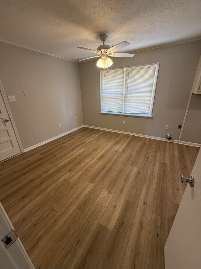 Photo - 8230 Elmbrook Dr