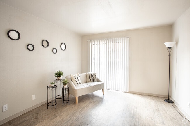 1BR, 1BA - 660SF