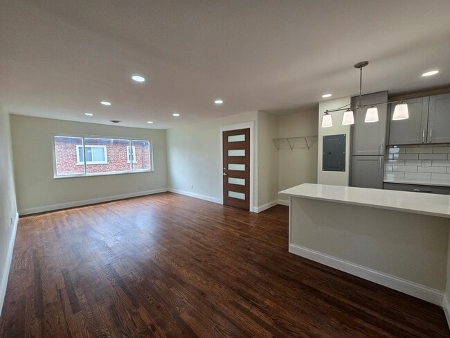Photo - 6305 Englewood Ave