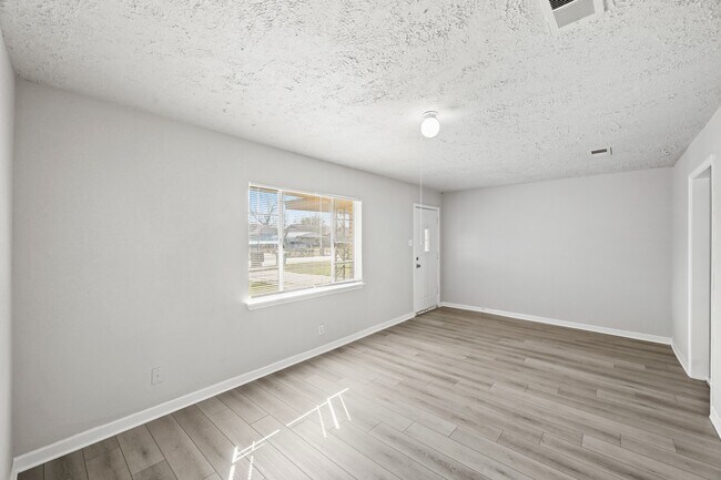 Photo - 8829 Woodlyn Rd