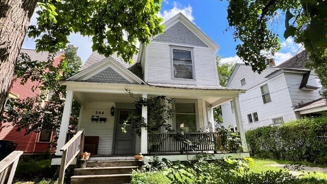 Building Photo - 306 Hollister Ave SE Unit Apt 2