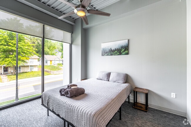 3BR, 2BA - 1271 SF