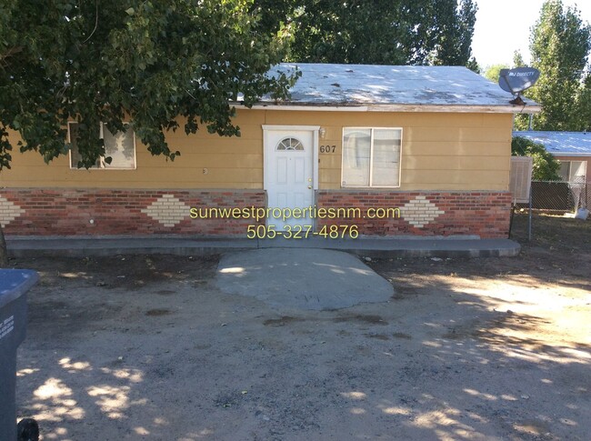 2 Bedroom, 1 Bath with Washer and Dryer - 2 Bedroom, 1 Bath with Washer and Dryer House