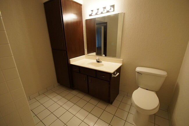 Building Photo - Charming One-Bedroom with Fountain-View Balcony Unit 210