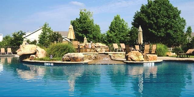 Photo - 760 Bradford St