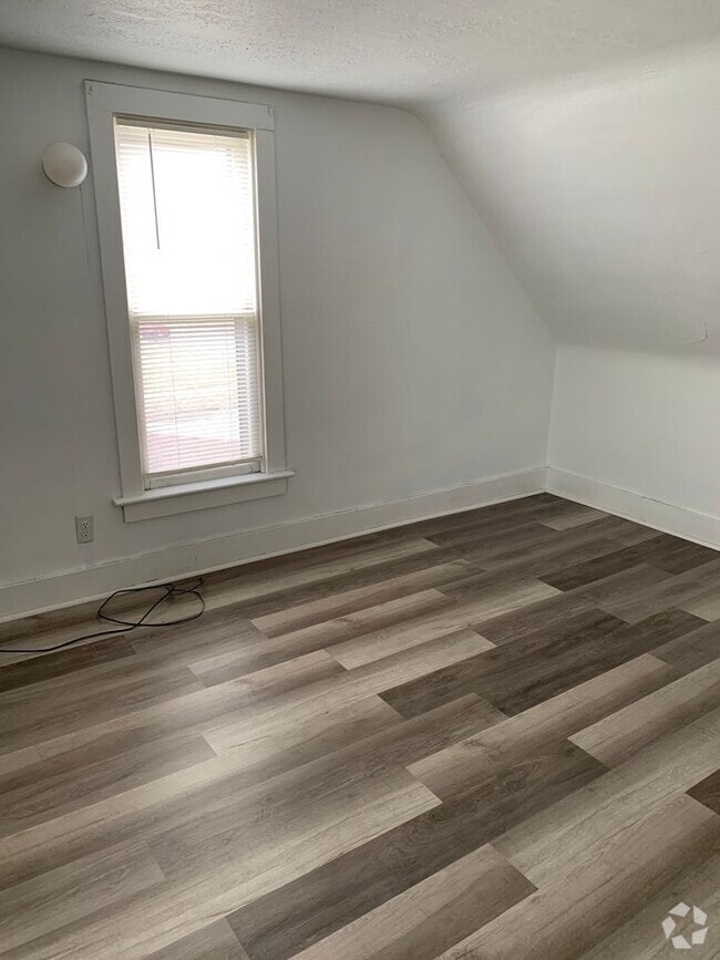 Building Photo - Updated 1 bedroom $650 Rental