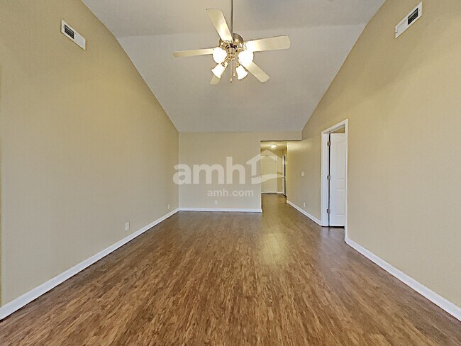 Photo - 403 Glenmore Ct