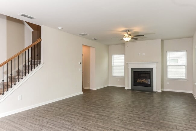 Photo - 5915 Green Ash Ct