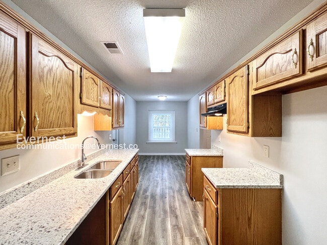 Photo - 1036 Cambrain Cove