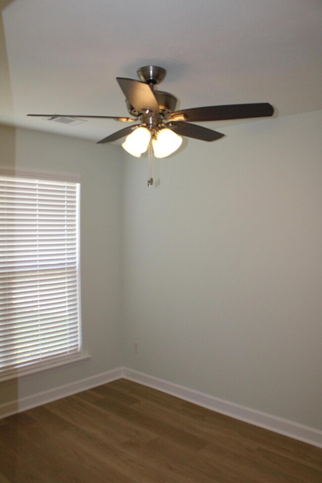 Photo - 921 Holbrook Dr
