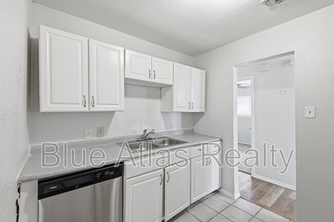 Photo - 5055 Virgil St