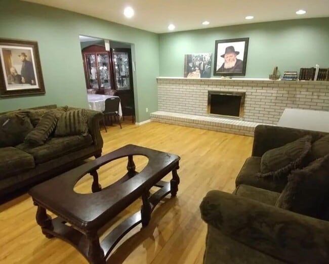 Photo - 7 Longwood Dr