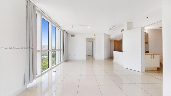 Photo - 1871 NW S River Dr Unidad 1205