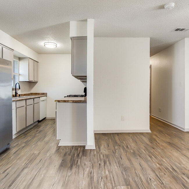 Photo - 702 Catherine Ln