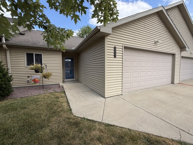 Photo - 121 Sater St
