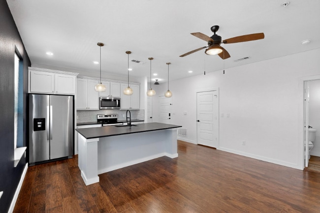 Photo - 800 S Welch St Unidad 208