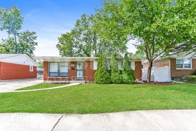 Building Photo - 15612 Woodlawn E Ave Rental