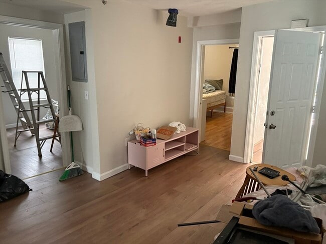 Building Photo - 40 Lambert St Unit 1 Rental