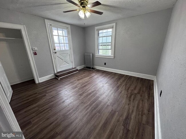 Building Photo - 25 E Main St